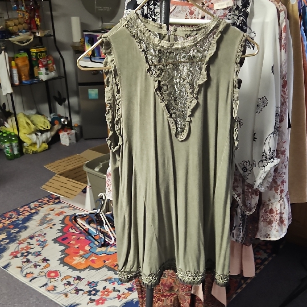 POL Olive Sleeveless Ruffled Bib Collar Blouse